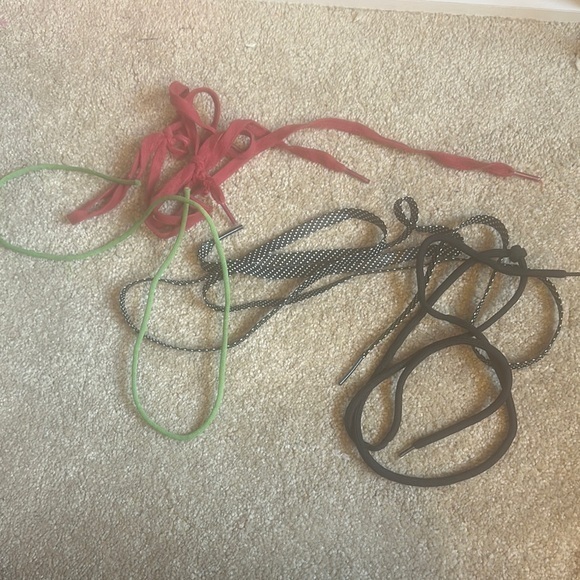 Assorted Shoelaces in Red, Green, and Black - Picture 1 of 1